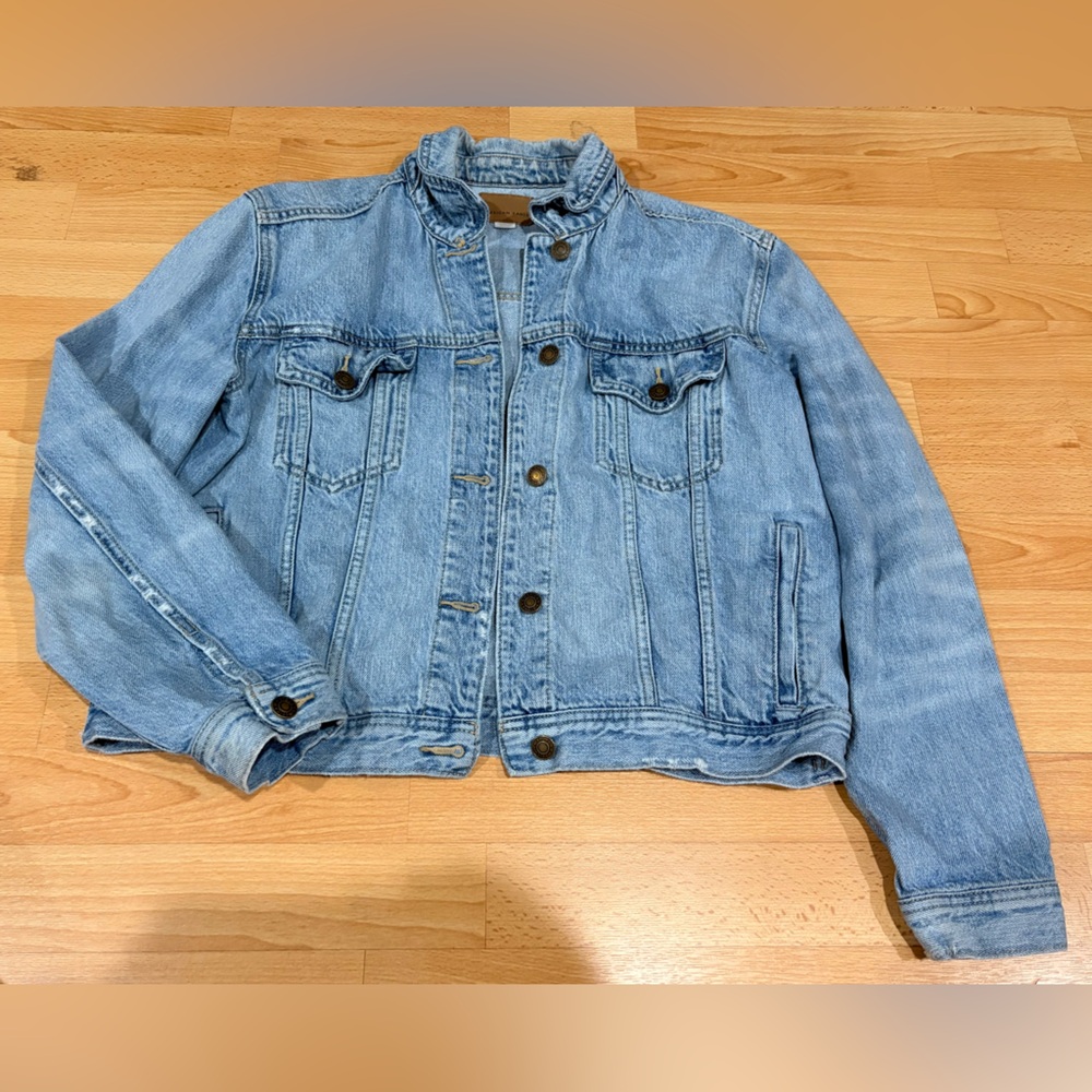 American Eagle Outfitters Light Wash Jean Jacket